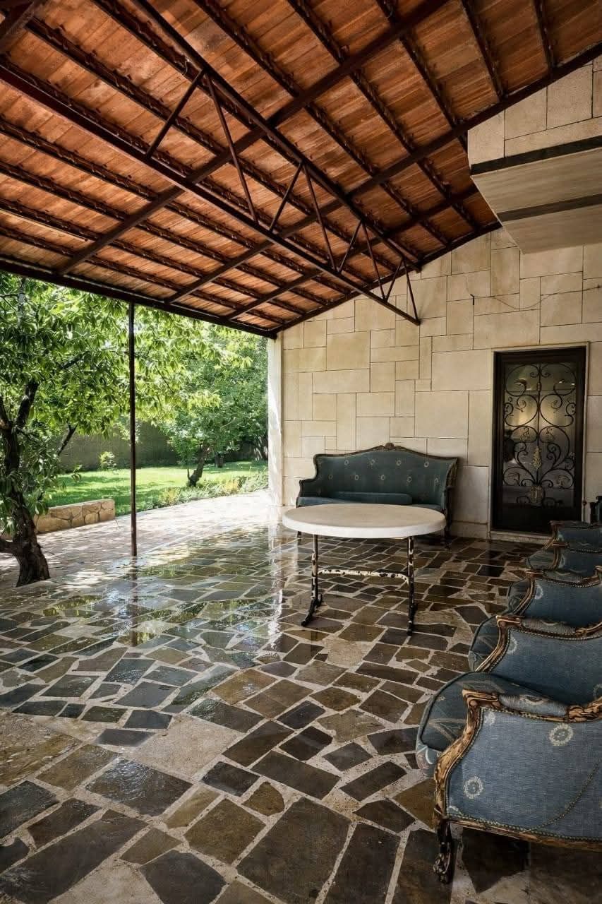 Villa with Pool & Garden
