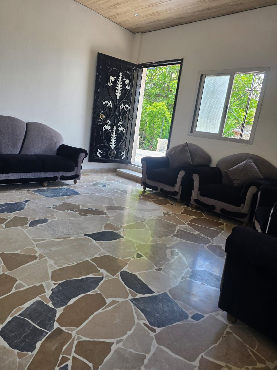 Slanfah Mountain Apartment with Balcony View