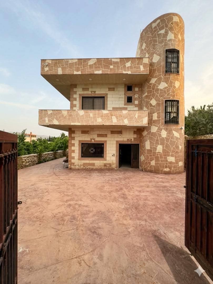 Villa Maria – 5 Bedrooms and Mountain Views