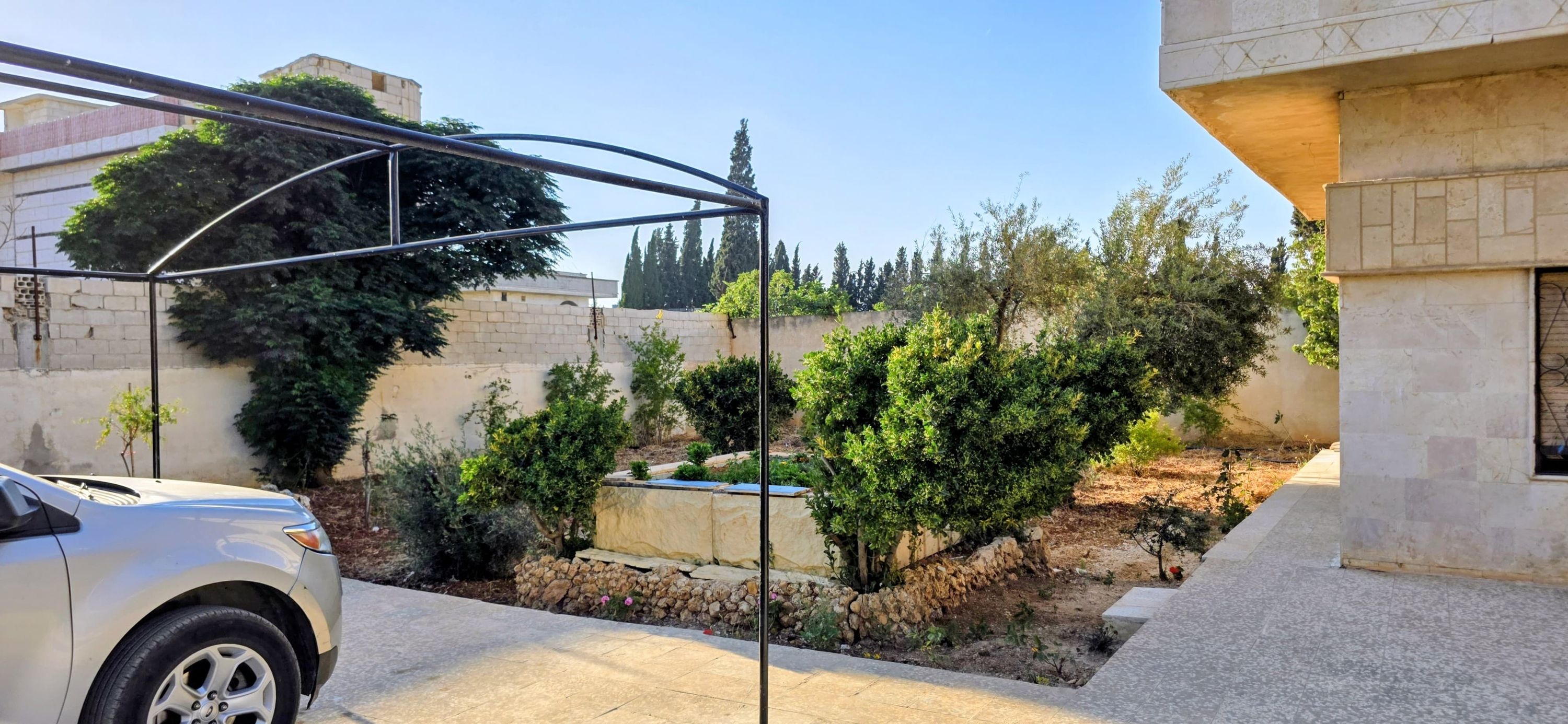 Villa in Hims with Pool, Garden & BBQ