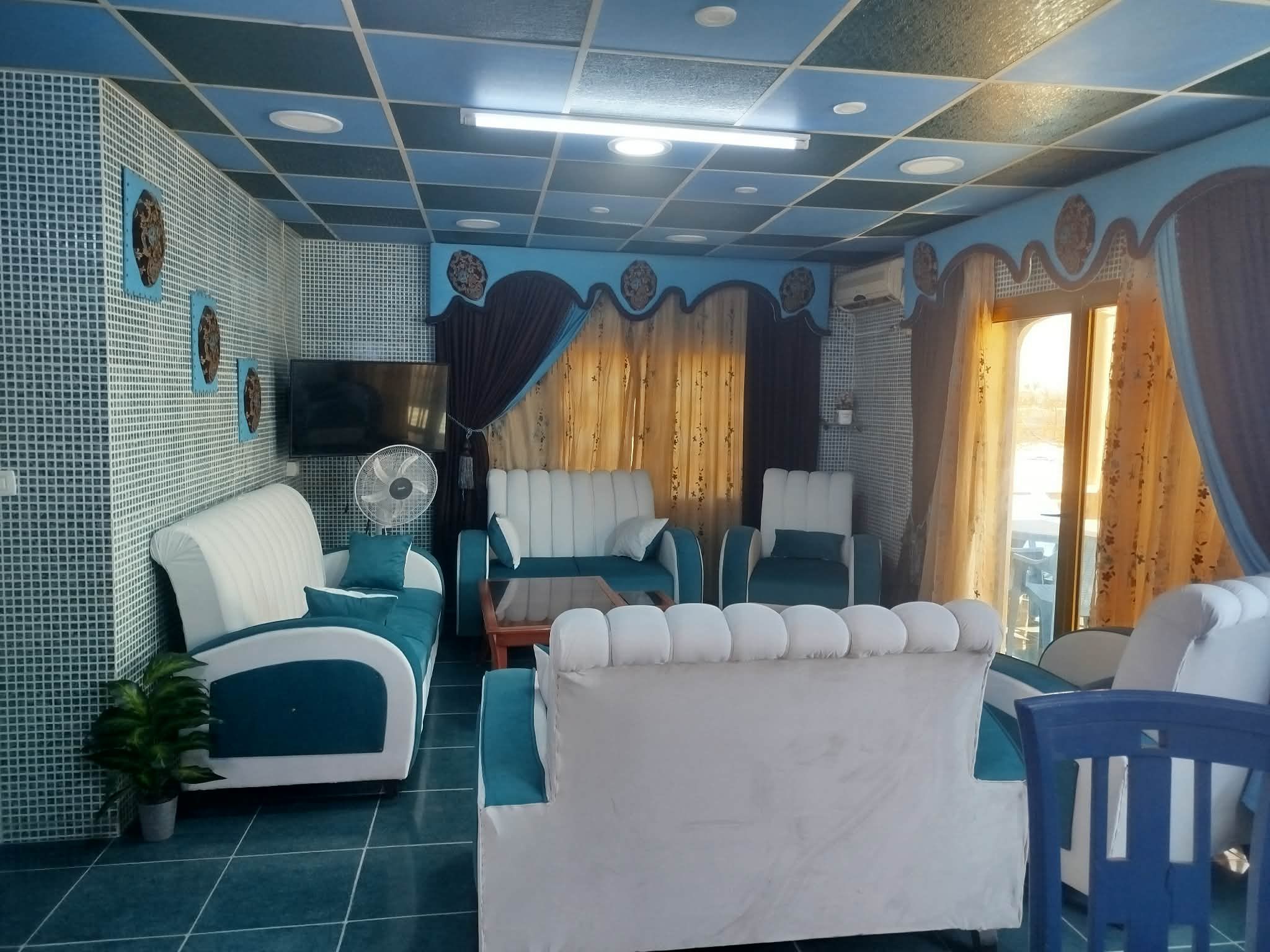 شاليه عائلي باللاذقية مع إطلالة بحرية
