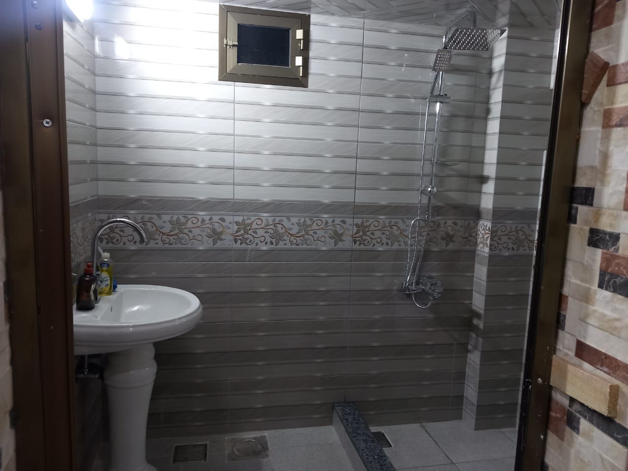 شقة عائلية في صلنفه مع إطلالة جبلية