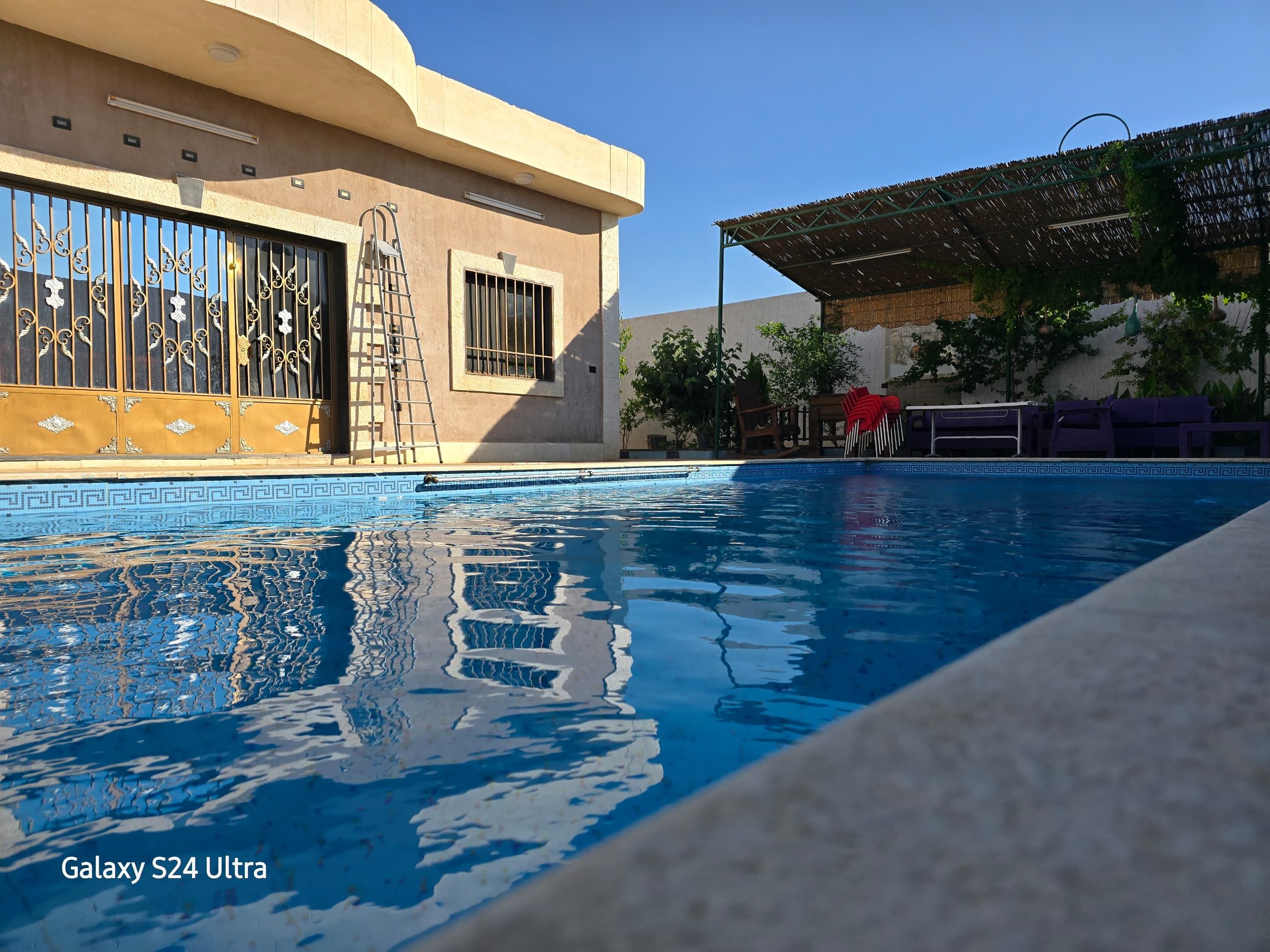 Villa in Rif Dimashq – Sleeps 10