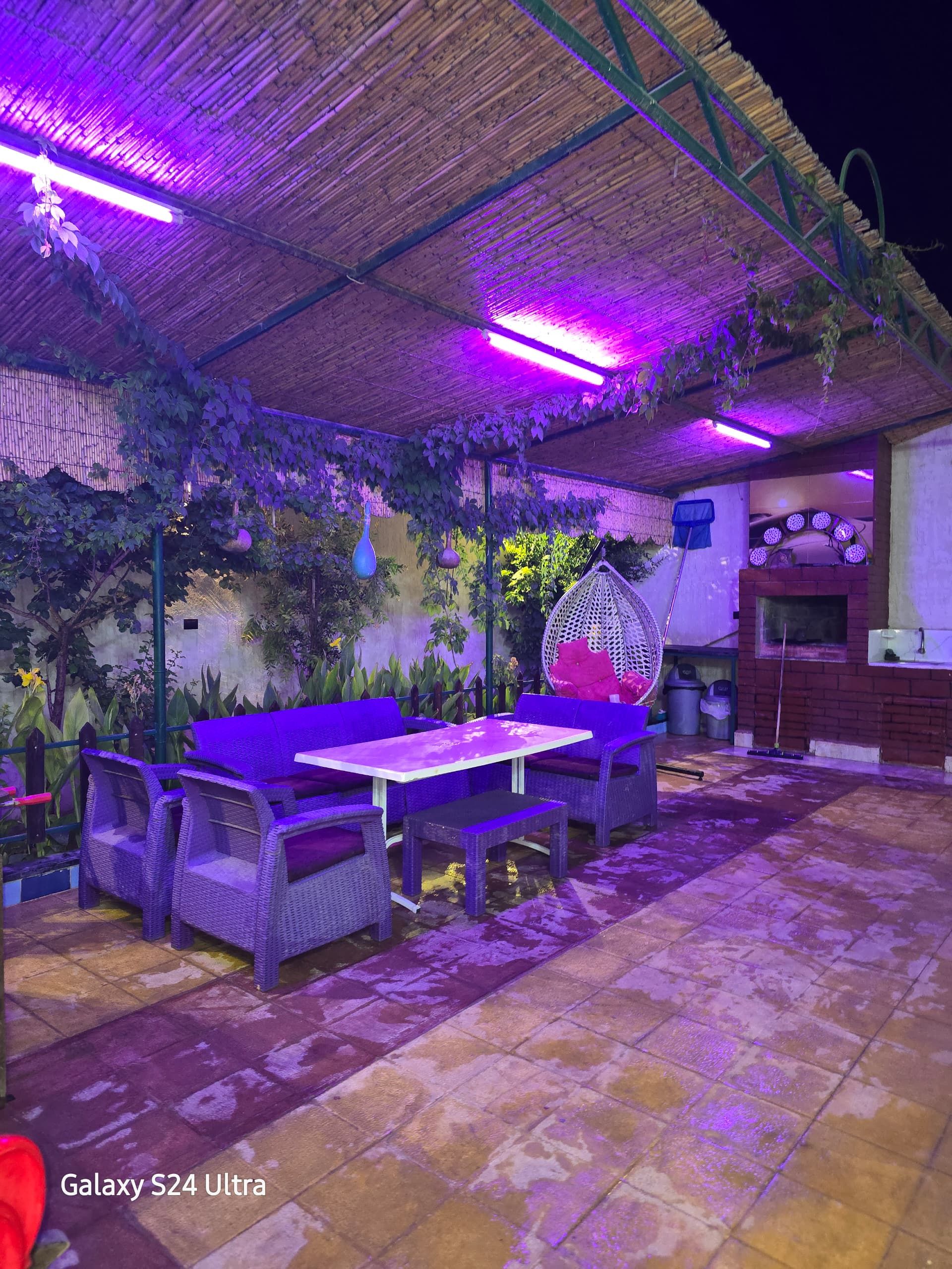 Villa in Rif Dimashq – Sleeps 10