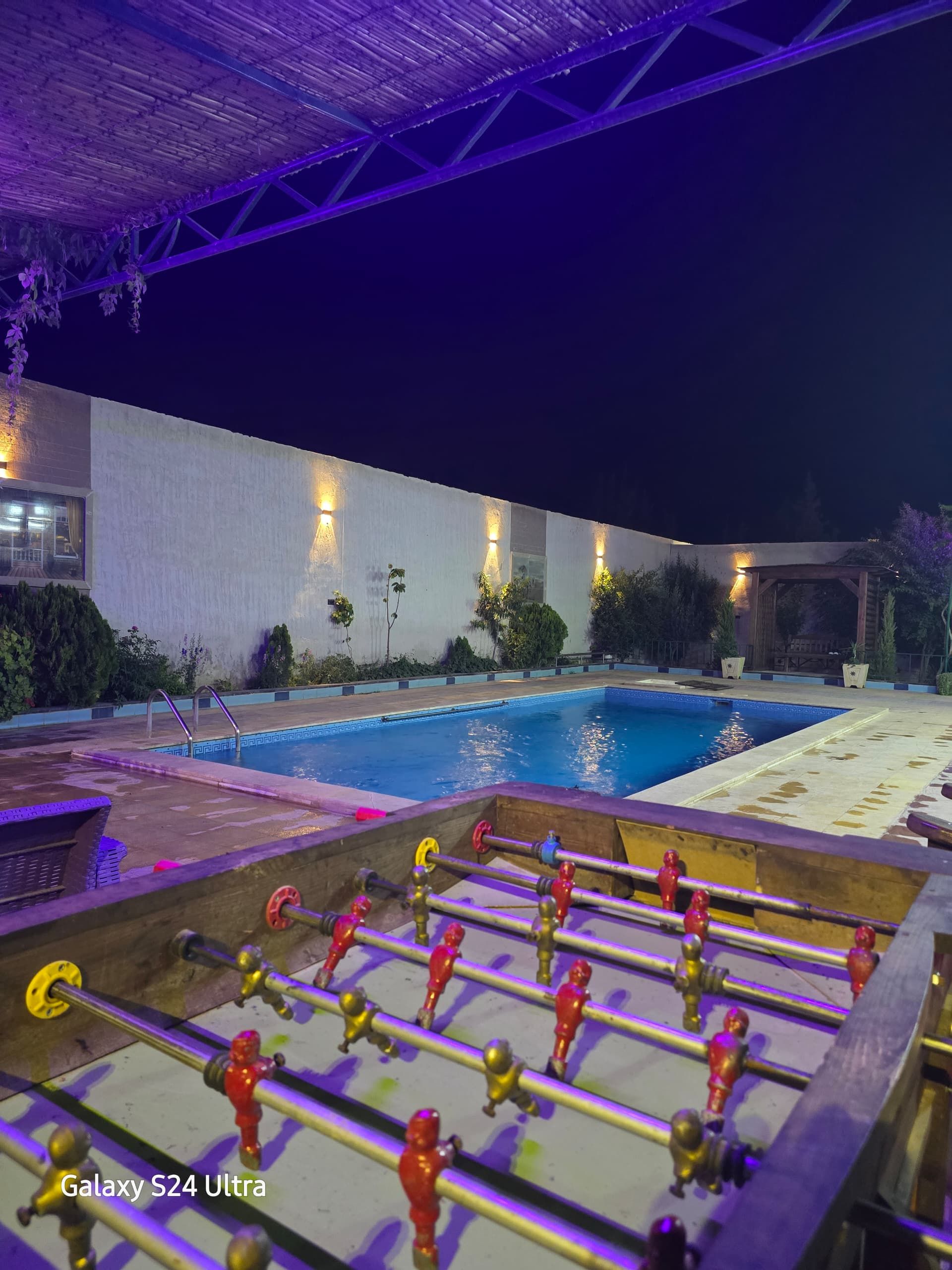 Villa in Rif Dimashq – Sleeps 10