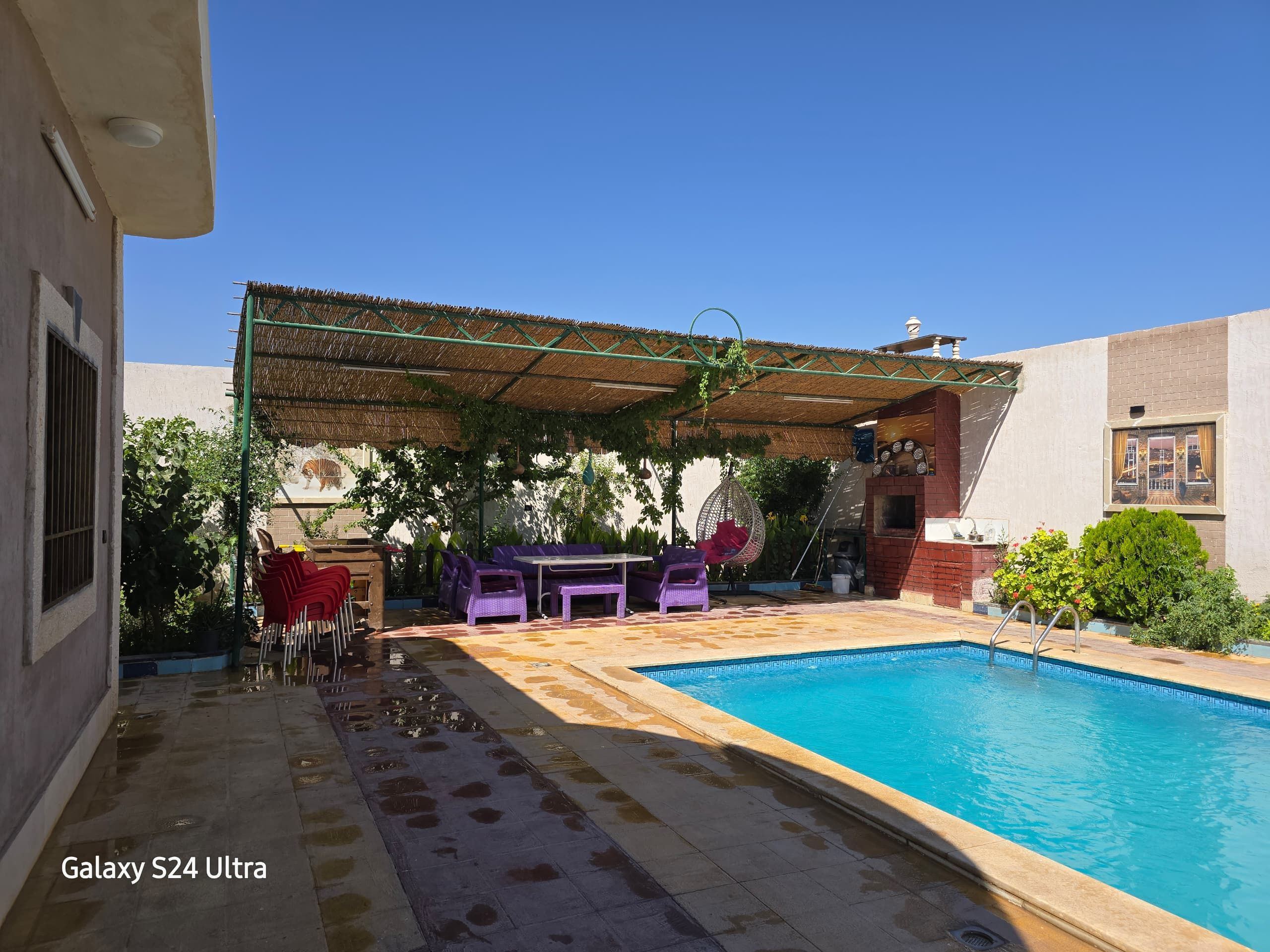 Villa in Rif Dimashq – Sleeps 10