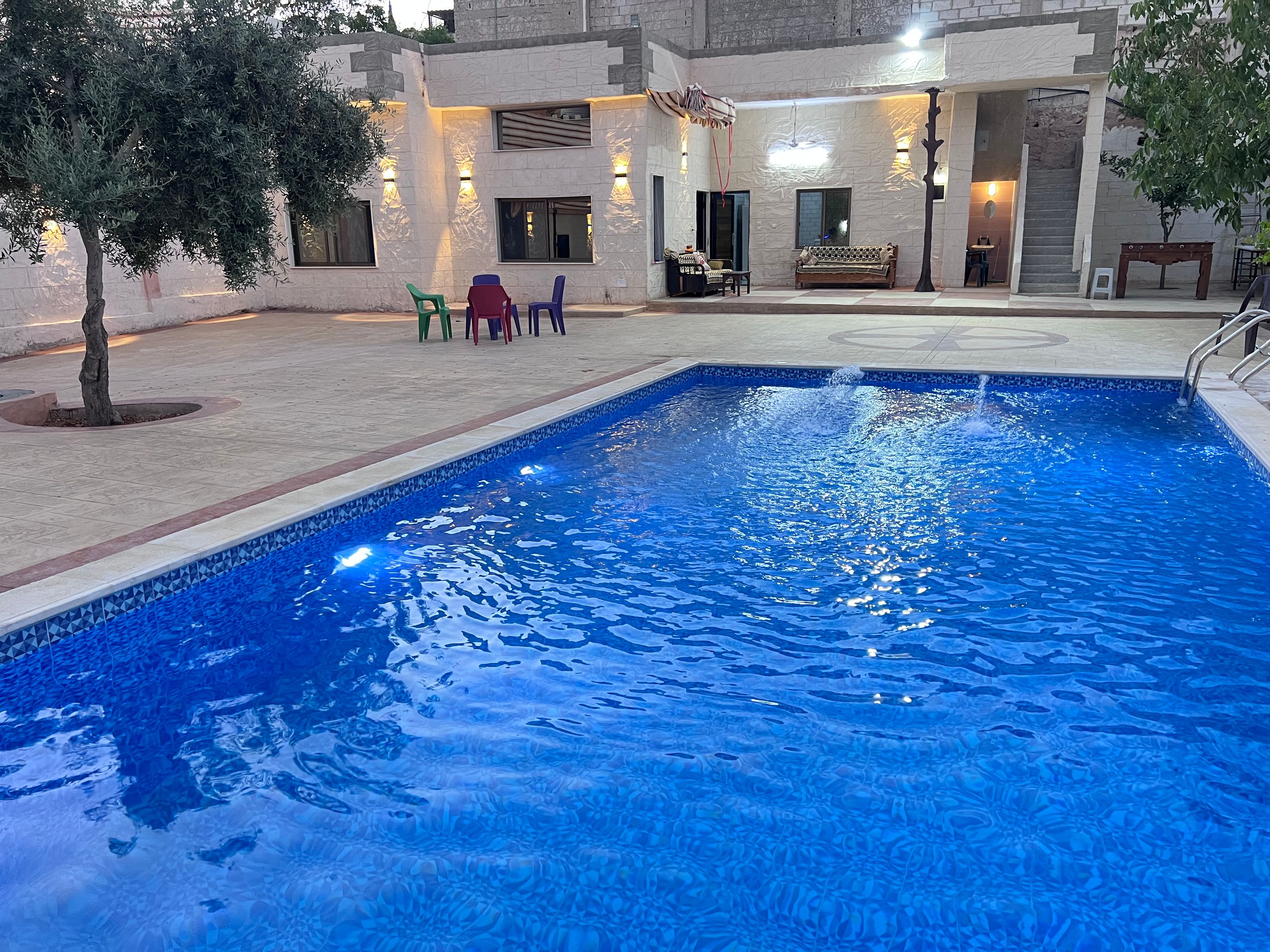 فيلا في جديدة وادي بردى مع مسبح وإطلالات جبلية
