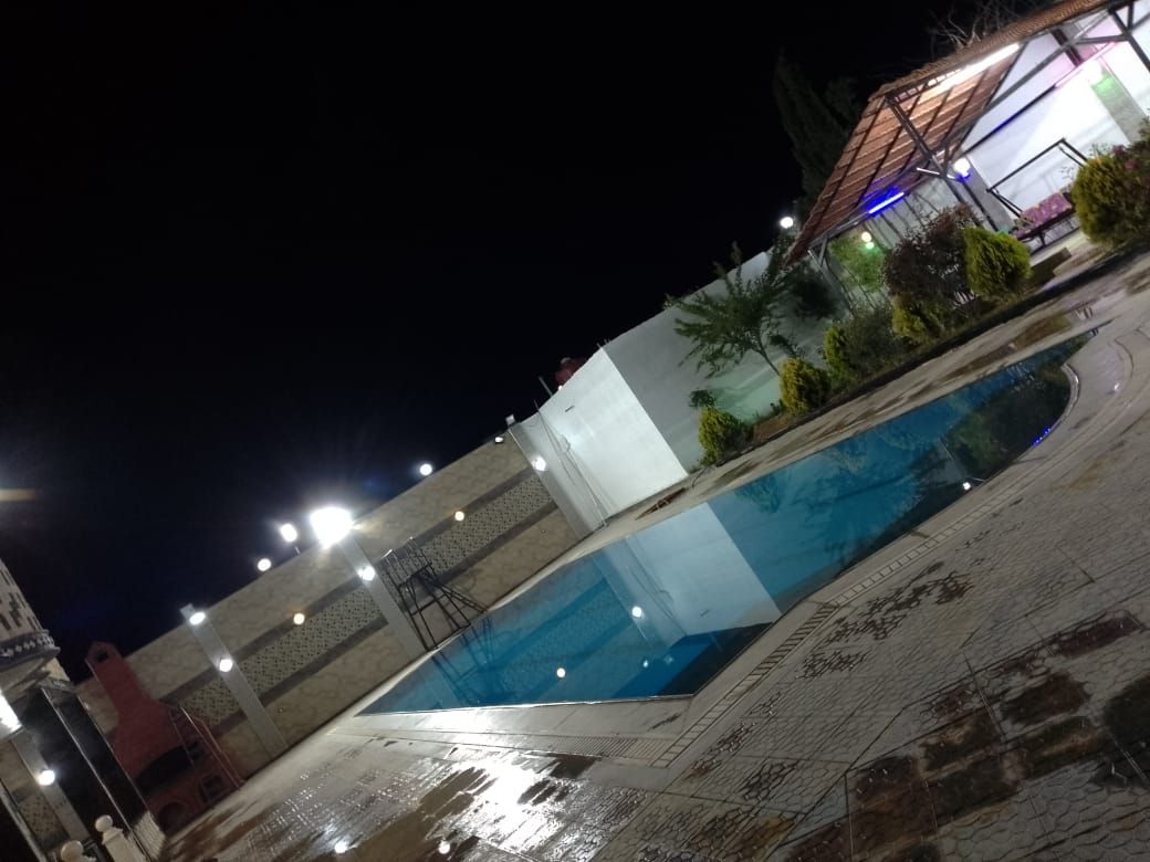فيلا مع مسبح وحديقة واسعة لـ 20 ضيف