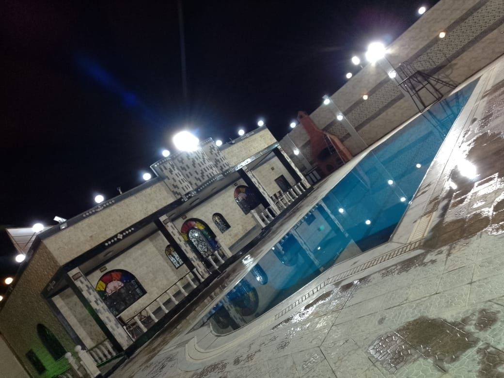 فيلا مع مسبح وحديقة واسعة لـ 20 ضيف
