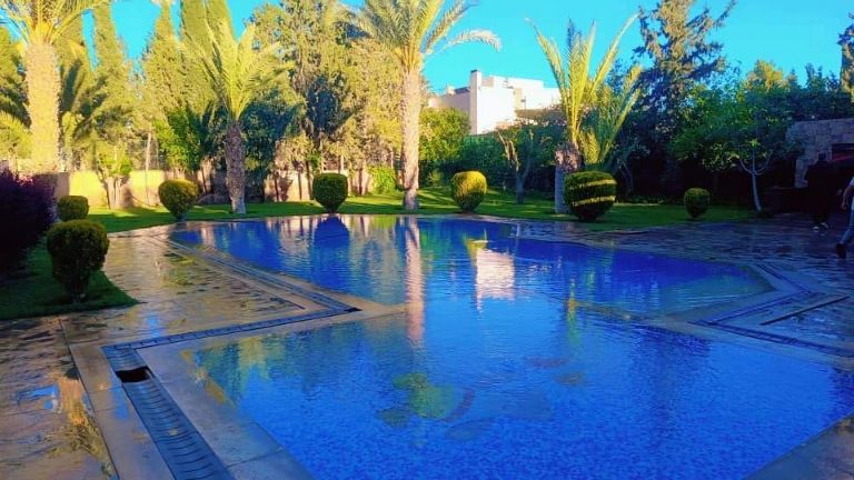 Spacious 4-Bedroom Villa with Pool & Garden 