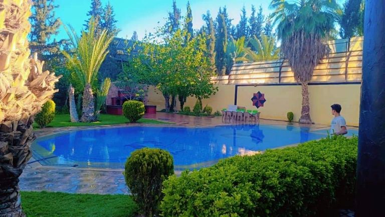 Spacious 4-Bedroom Villa with Pool & Garden 