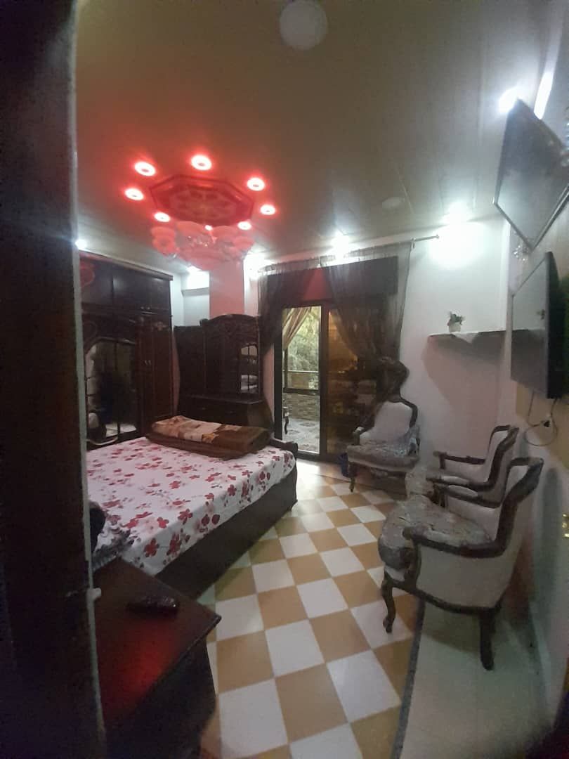 شقة مريحة في شارع فارس الخوري العريض 