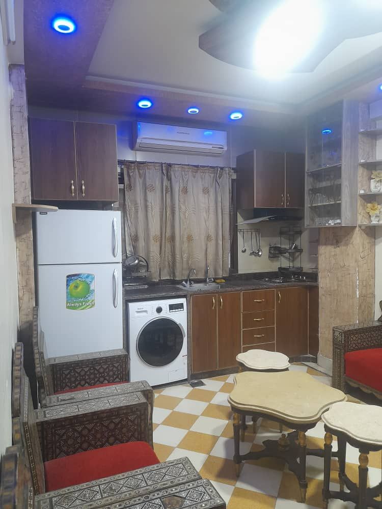 شقة مريحة في شارع فارس الخوري العريض 