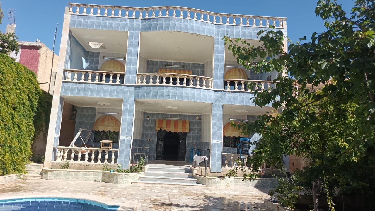 Villa in Hatita al-Turkman - Pool & Garden