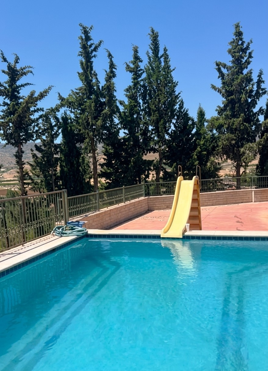 Mountain Villa in Mazraat Deir al-Ashayer – Pool & Garden