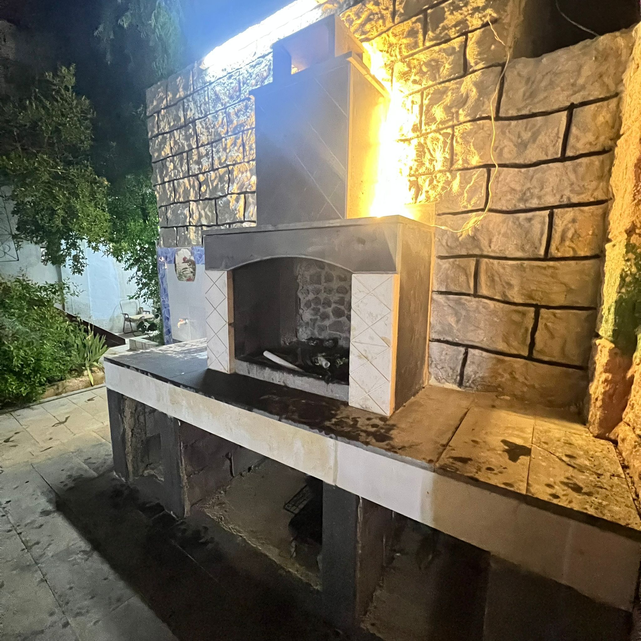 فيلا مع حديقة وإطلالات جبلية