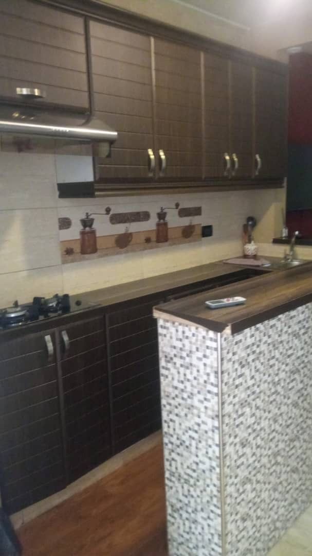 استوديو دافئ في عمرو بن كلثوم، دمشق